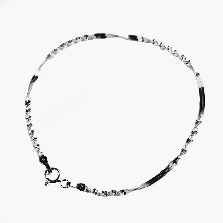 Escondida mixed-link 925 sterling silver chain bracelet on a light background
