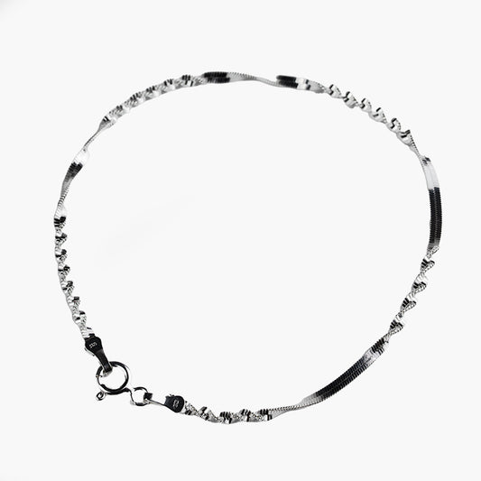 Escondida mixed-link 925 sterling silver chain bracelet on a light background
